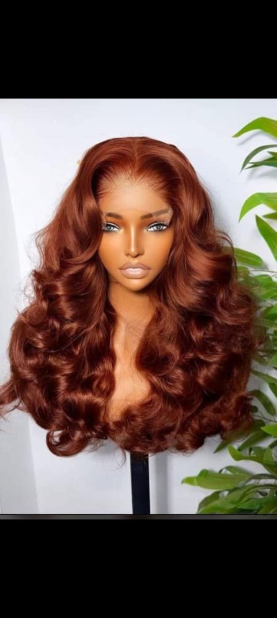 Perruque ondulée rousse